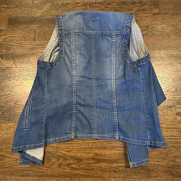 Kut From The Kloth Denim Vest Size M Western Asymmetrical Snap Button Layering - Picture 5 of 6